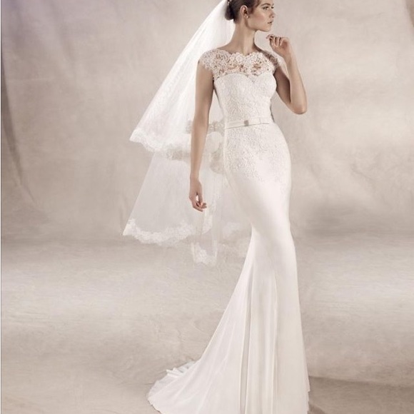 Pronovias Yuriana Ivory Lace Sheath Wedding Gown